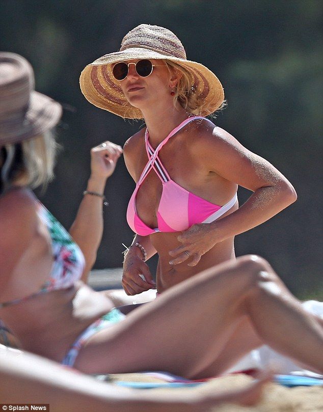 Britney spears bikini ass pool