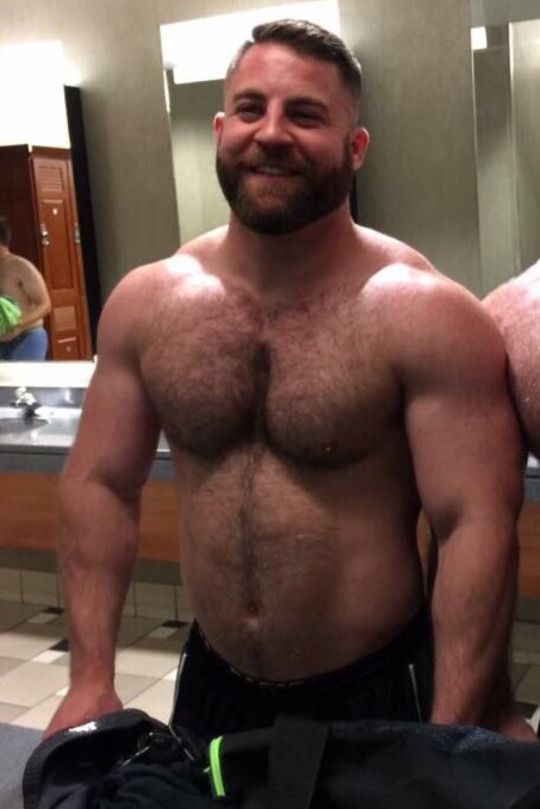 Gay muscle bear porn