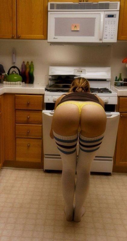 Kaley cuoco naked ass
