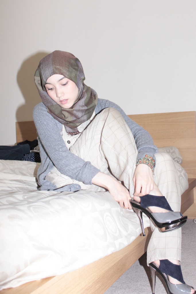 Arab hijab showing sexy feet