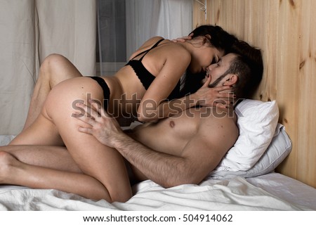 bed in having Couples sex