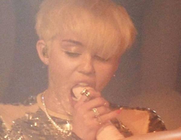 Miley cyrus blowjob