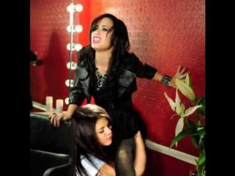 Selena gomez and demi lovato lesbian