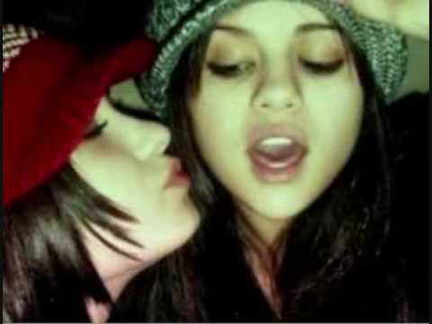 Selena gomez and demi lovato lesbian