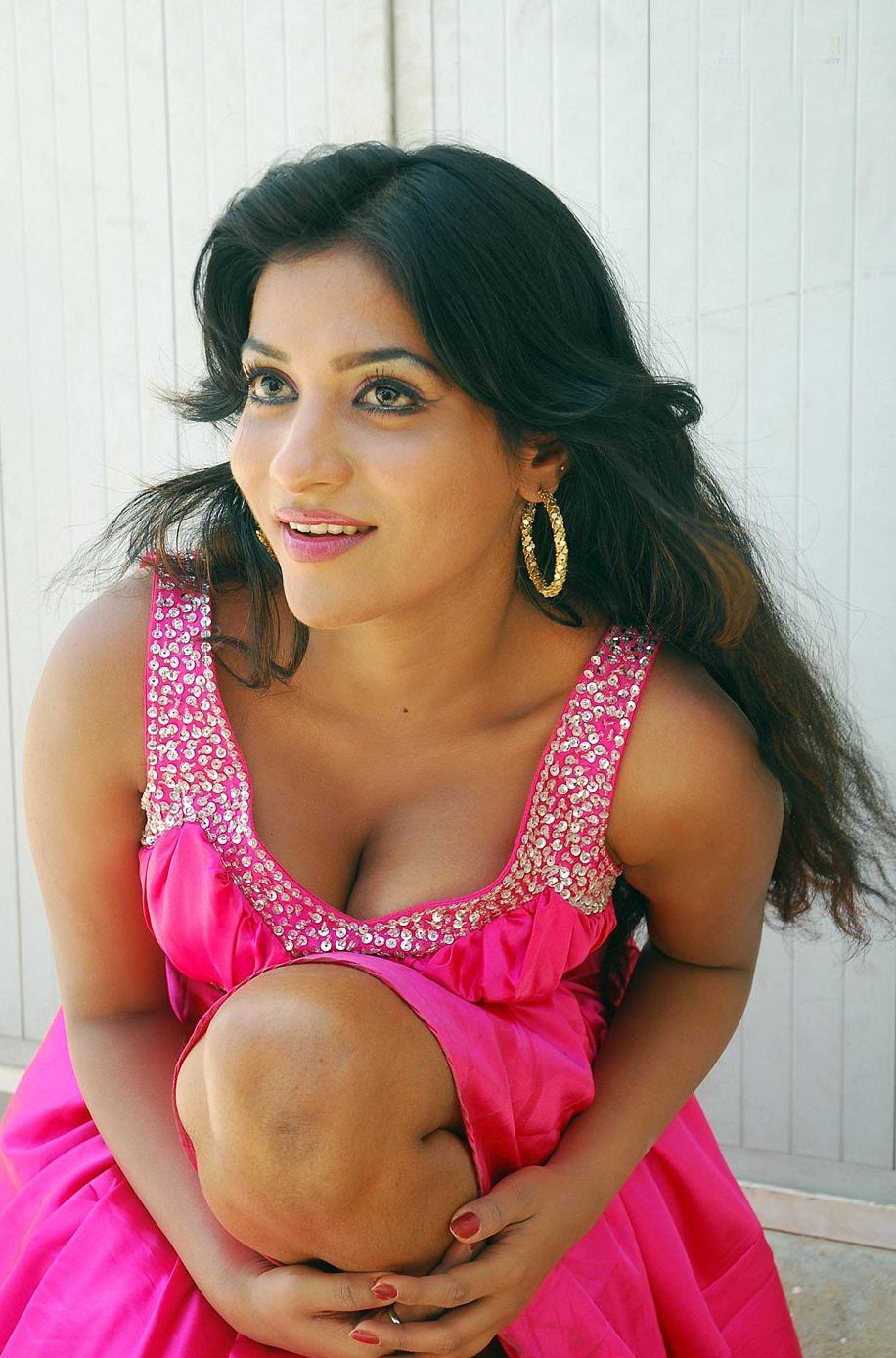 Hot indian aunty cleavage