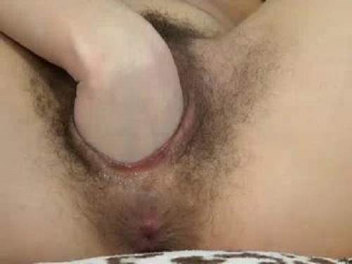 Amateur hairy pussy insertion
