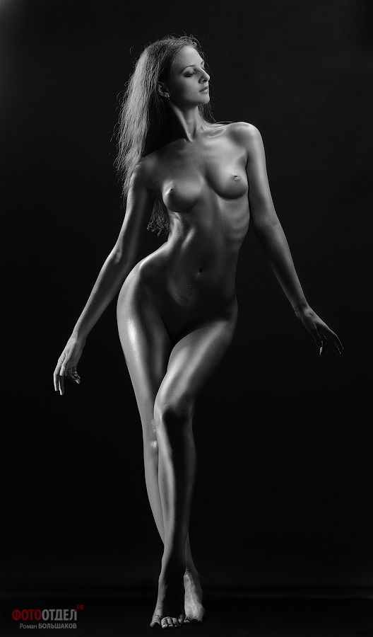 Black and white pictures of nude women