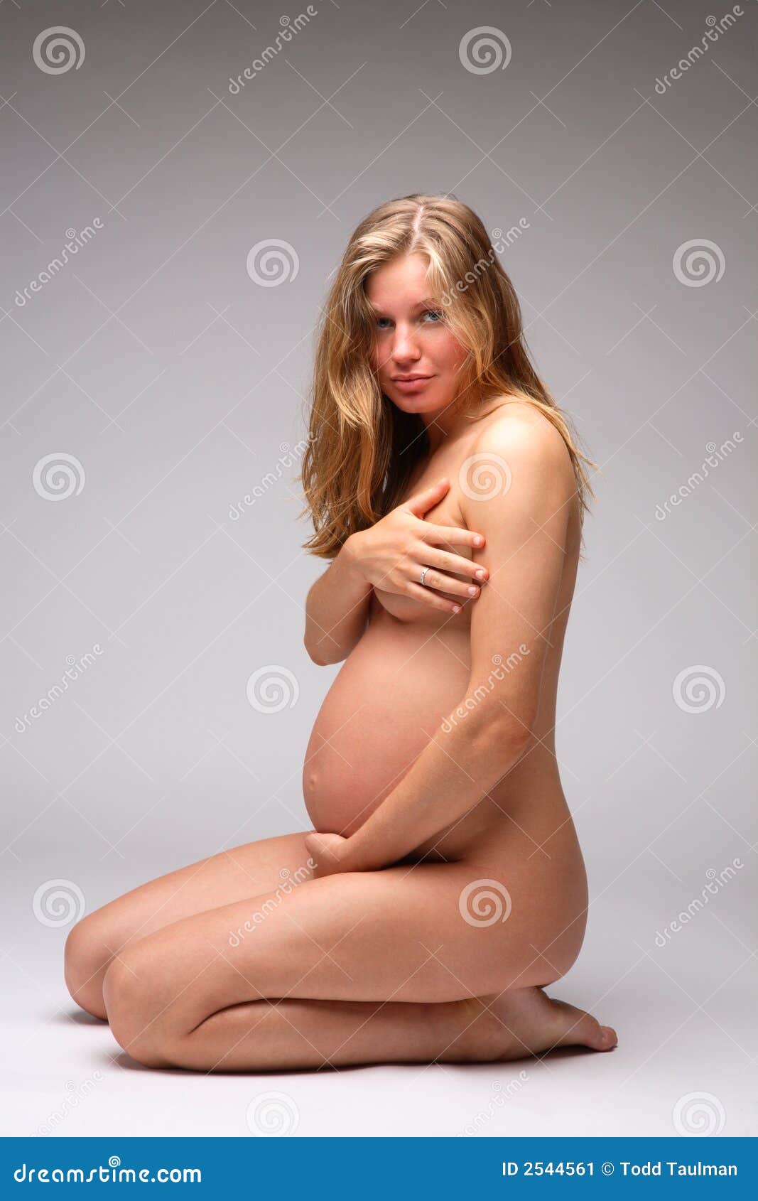 Beautiful pregnant woman nude