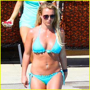 Britney spears bikini ass pool