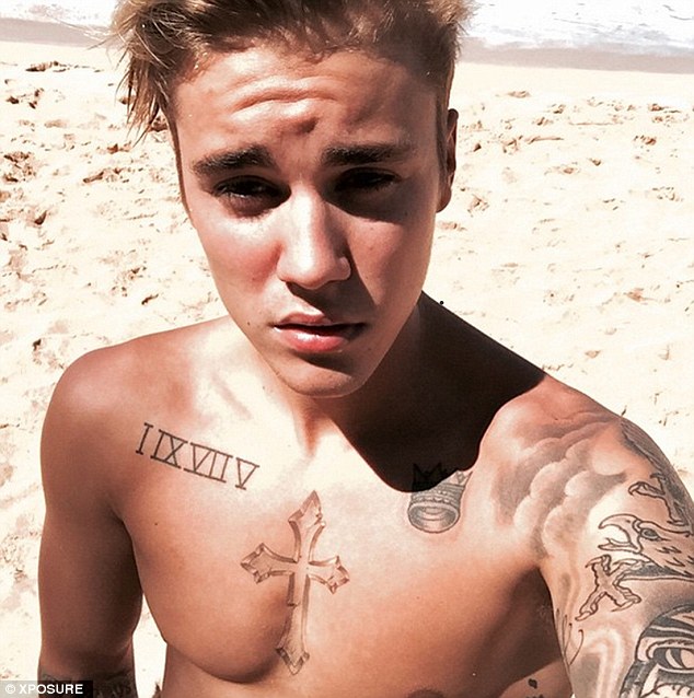 Justin bieber shirtless selfie